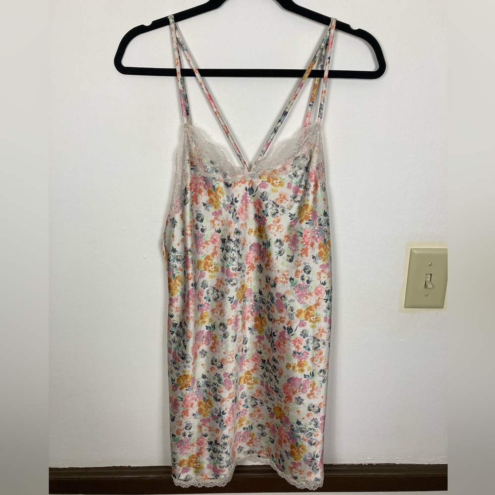 VS Silky Slip Floral
